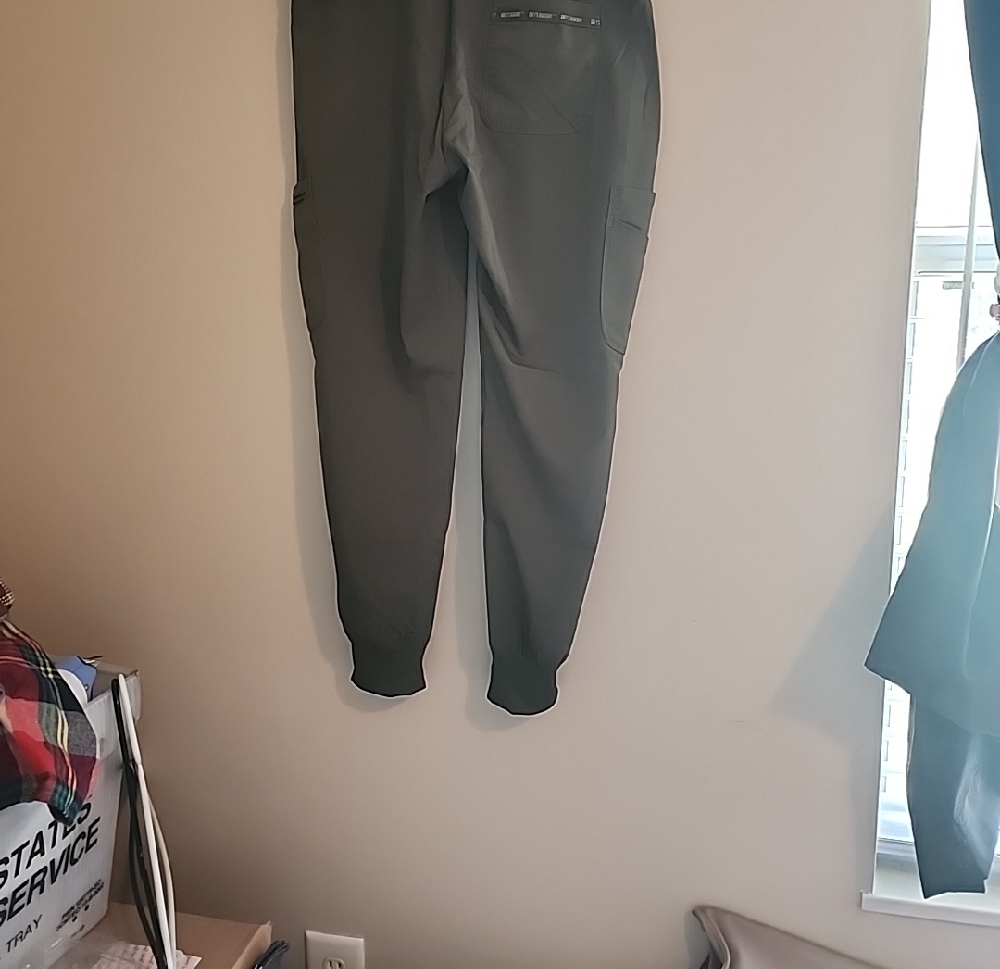 Women's Grey"s Anatomy Olive Green Tech Scrub Jogger Pants with Multiple Pockets - Picture 4 of 6